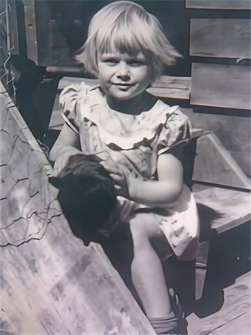 Selina Walmsley, aged around 4, Pont Pil, Fowey